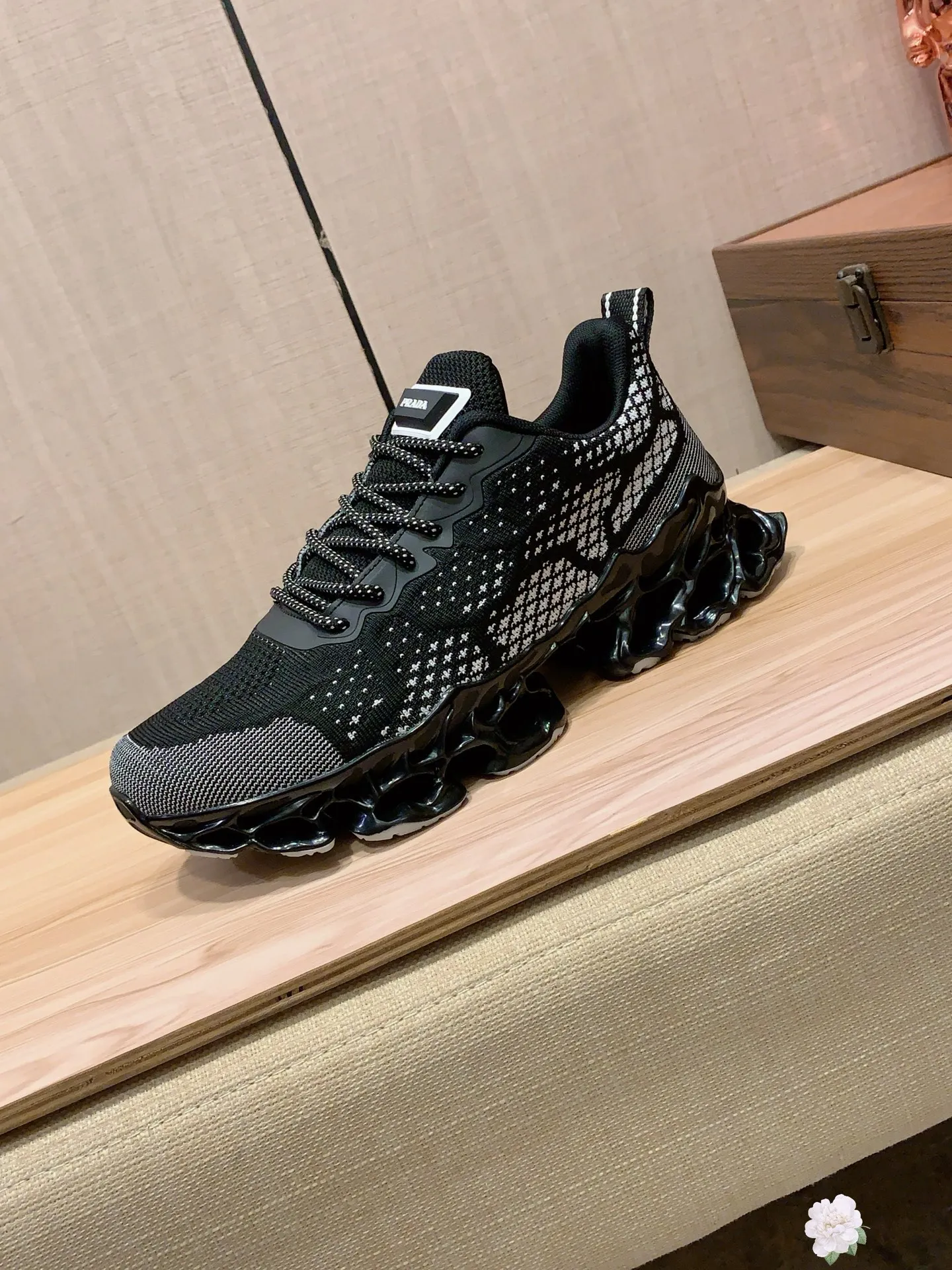 Men's men's shoes💰460💰💰🎩🎩[Lightning][Lightning] "PRADA*" The latest and most popular casual shoes, top brand [seduce] luxury ~ purchasing agency, top ~ quality. [Strong] The upper is made of imported breathable fly weave material ➕ breathable sheepskin feet (•) with fine workmanship. The original stylish and stylish soft rubber wear-resistant and non-slip outsole is light and comfortable on the feet. The real thing looks better when photographed. 004: Size: 38-44, 3️⃣ colors selected